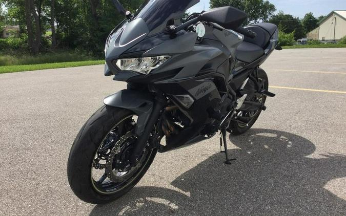 2024 Kawasaki Ninja® 650 Metallic Matte Dark Gray/Metallic Spark Black