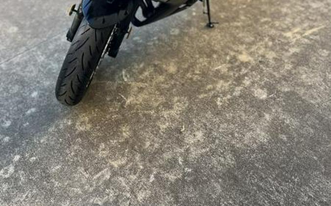 2023 Kawasaki Ninja® 650 Metallic Matte Graphenesteel Gray/Ebony