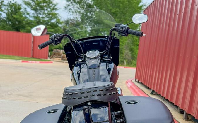 2025 Harley-Davidson® Heritage Classic Vivid Black w/Denim Bags