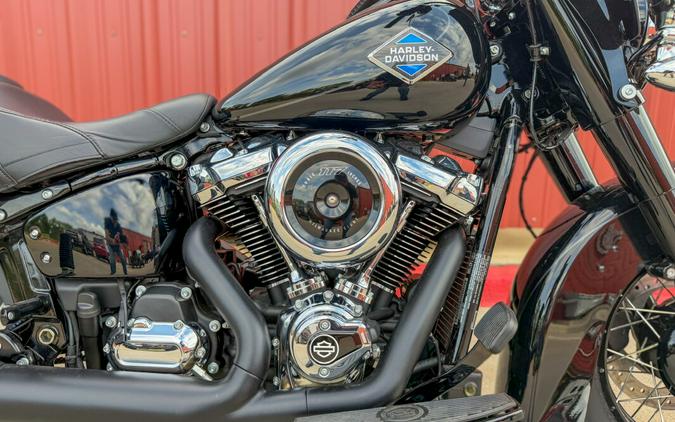 2025 Harley-Davidson® Heritage Classic Vivid Black w/Denim Bags