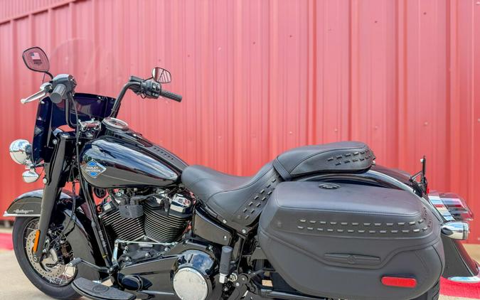 2025 Harley-Davidson® Heritage Classic Vivid Black w/Denim Bags