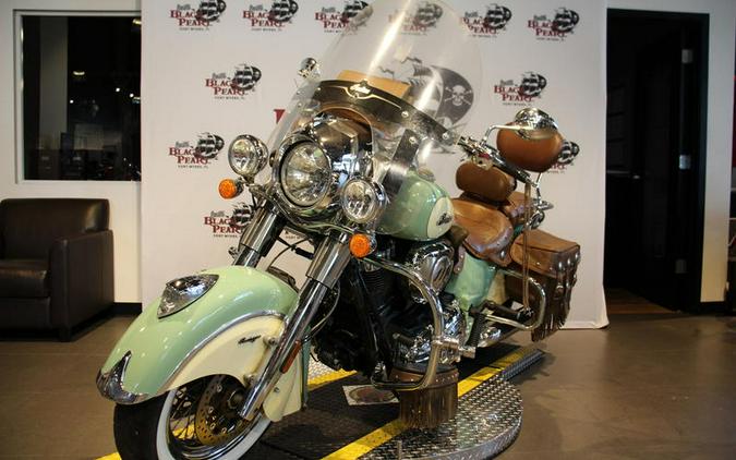 2016 Indian Motorcycle® Chief® Vintage Willow Green and Ivory Cream