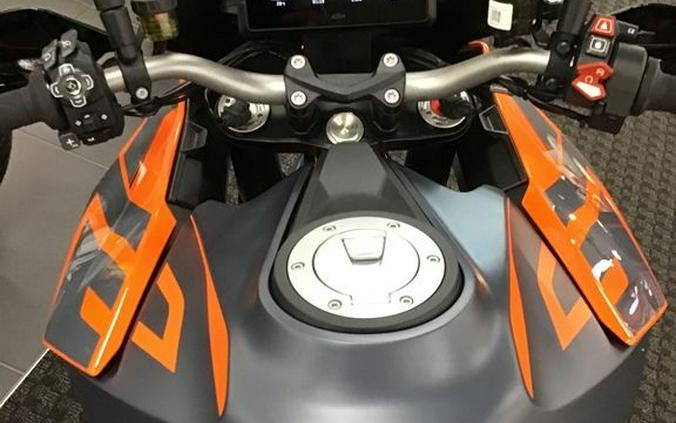 2023 KTM 1290 Super Duke GT