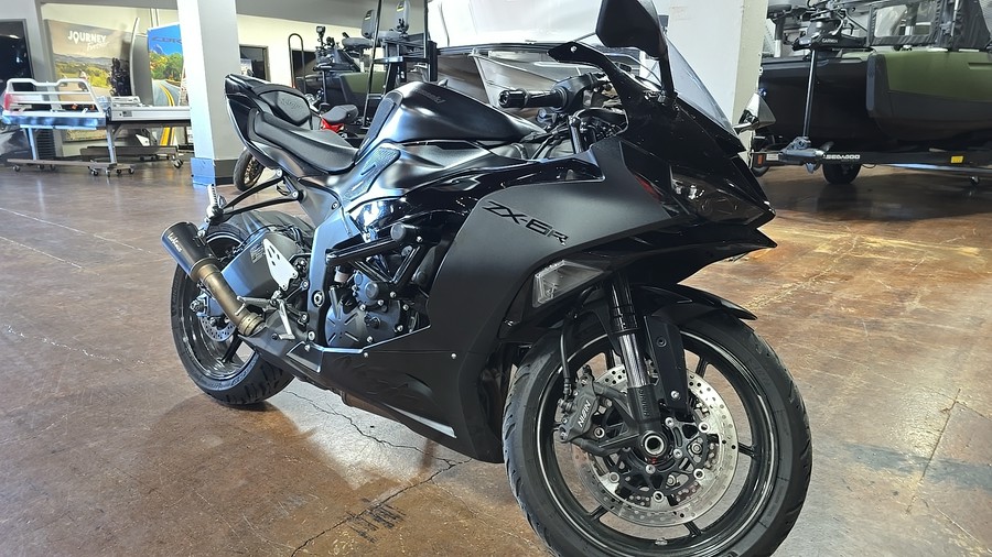 2024 Kawasaki Ninja® ZX™-6R Base