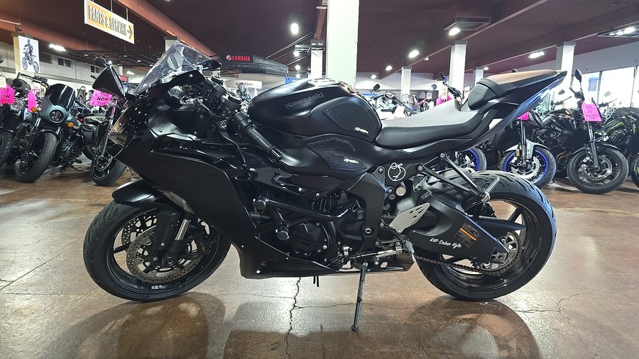 2024 Kawasaki Ninja® ZX™-6R Base
