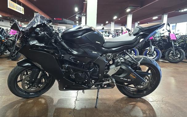 2024 Kawasaki Ninja® ZX™-6R Base