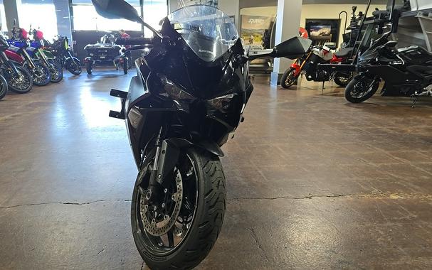 2024 Kawasaki Ninja® ZX™-6R Base