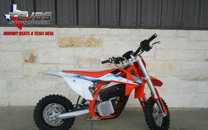 2023 KTM SX-E 3 First Look [Just In Time For Christmas]