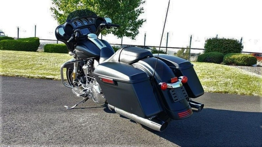 2017 Harley-Davidson Street Glide® Base