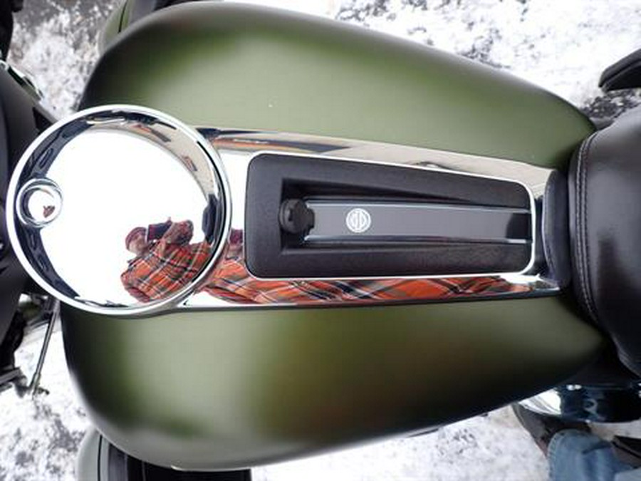 2022 Harley-Davidson Tri Glide Ultra (G.I. Enthusiast Collection)