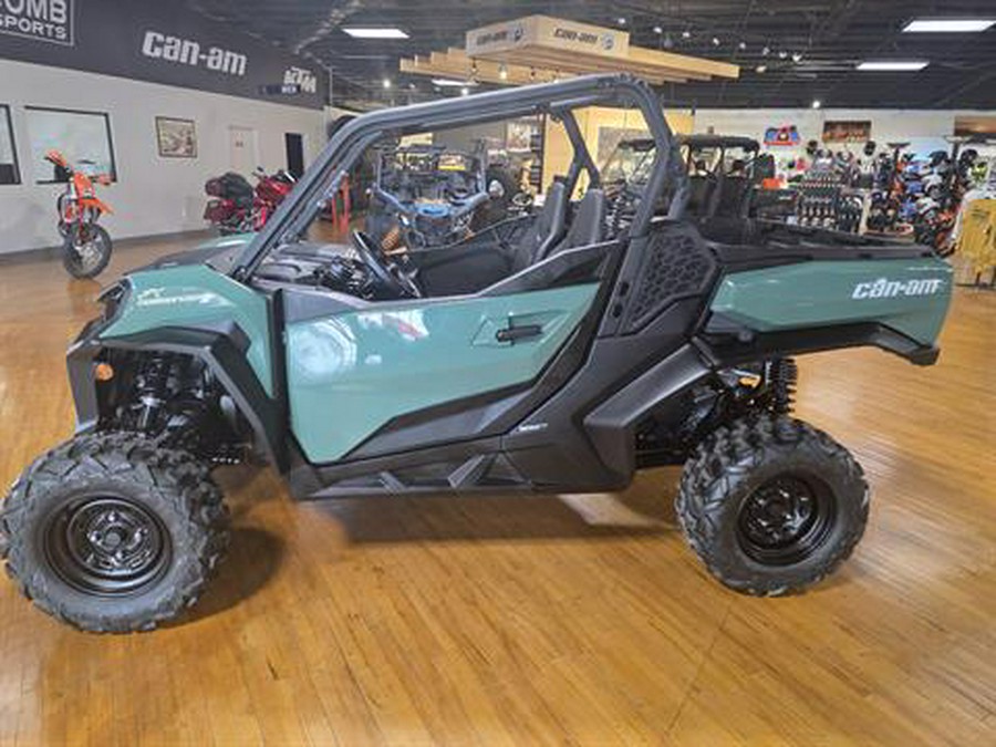 2025 Can-Am Commander DPS 700