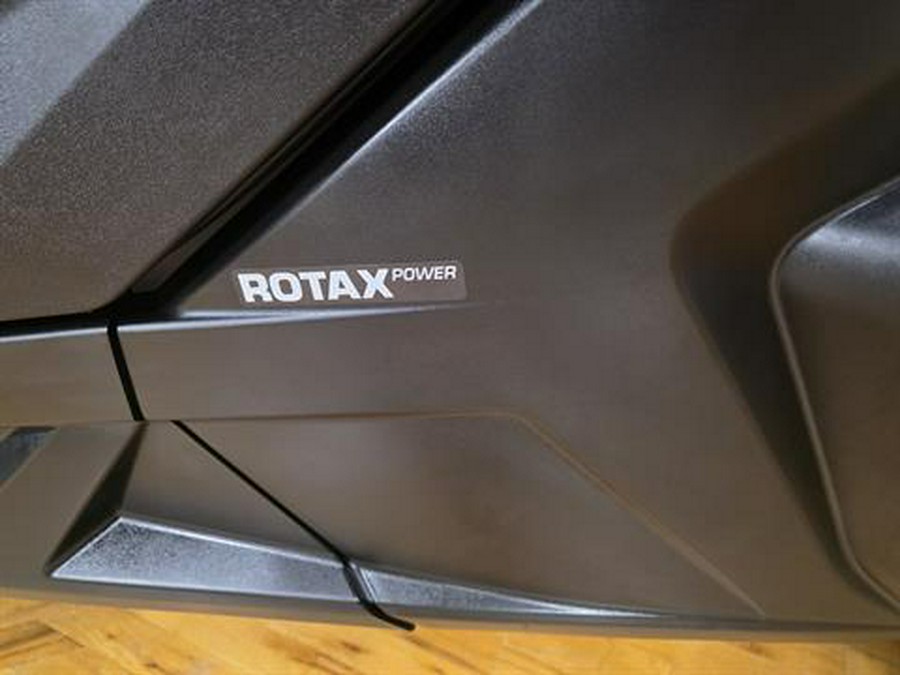 2025 Can-Am Commander DPS 700