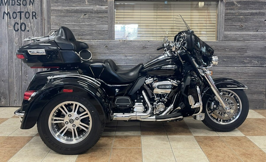 2019 Harley-Davidson Tri Glide Ultra Vivid Black