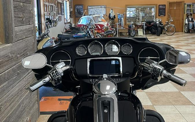 2019 Harley-Davidson Tri Glide Ultra Vivid Black