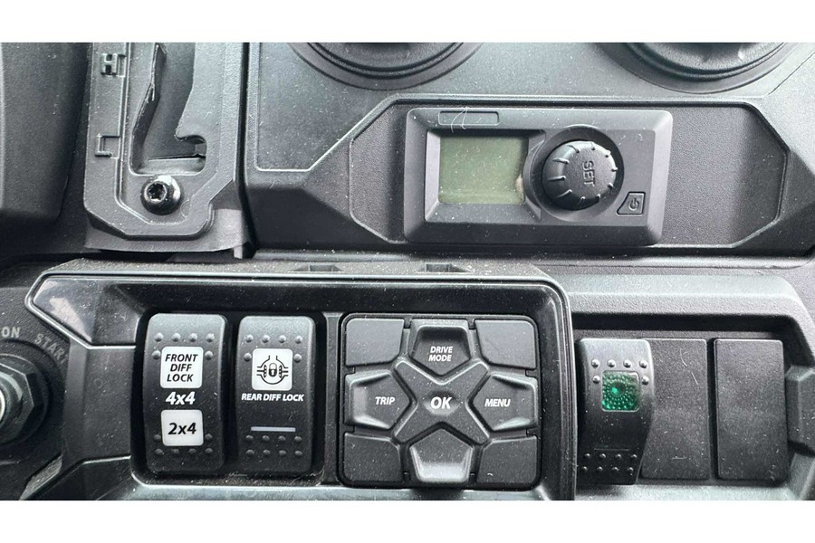 2025 Can-Am Defender Max Limited Cab HD10