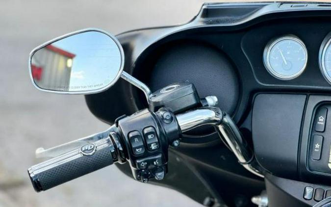 2017 Harley-Davidson® FLHTCUTG - Tri Glide® Ultra