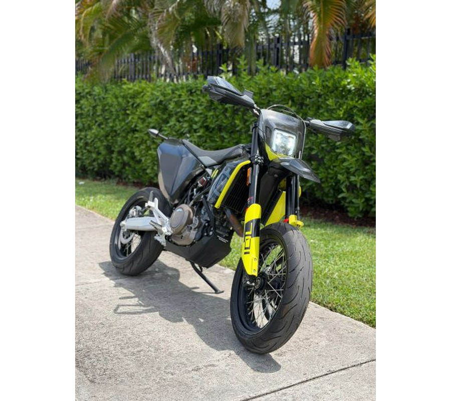 2024 Husqvarna 701 Supermoto