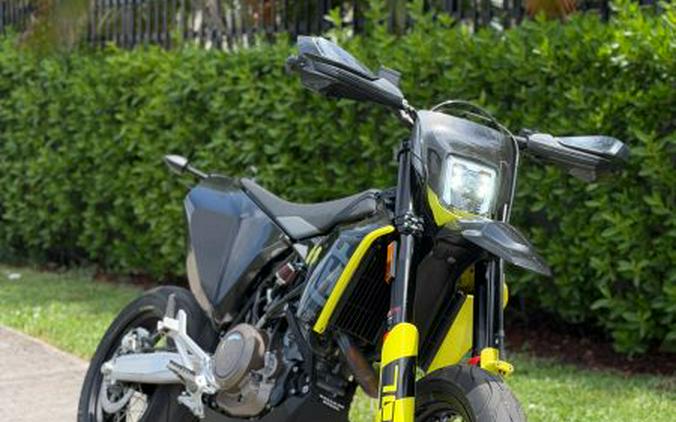 2024 Husqvarna 701 Supermoto