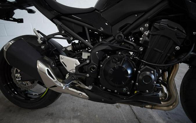 2024 Kawasaki Z900 ABS Metallic Spark Black/Metallic Matte Dark Gray