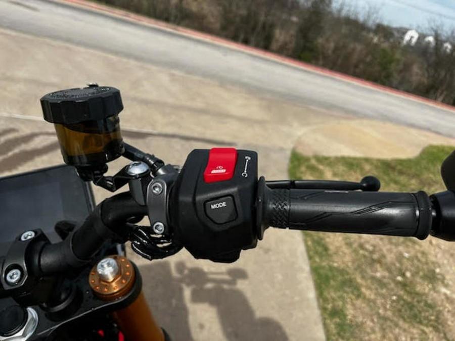 2026 Yamaha XSR900TW