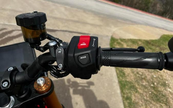 2026 Yamaha XSR900TW