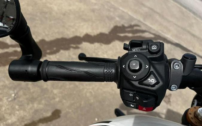 2026 Yamaha XSR900TW