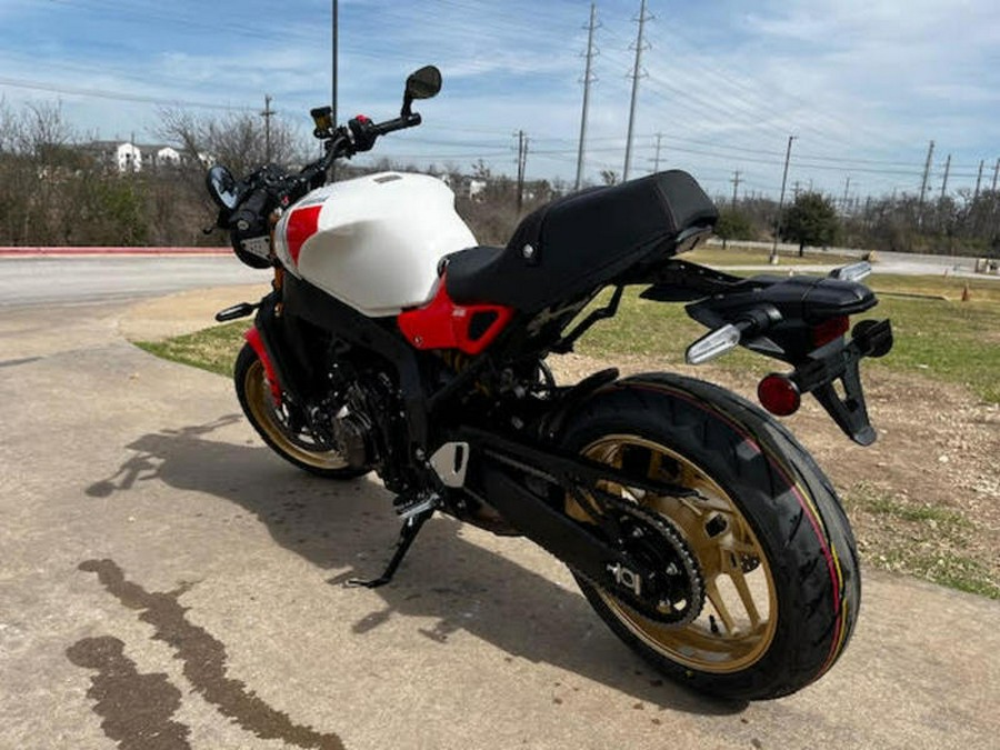 2026 Yamaha XSR900TW