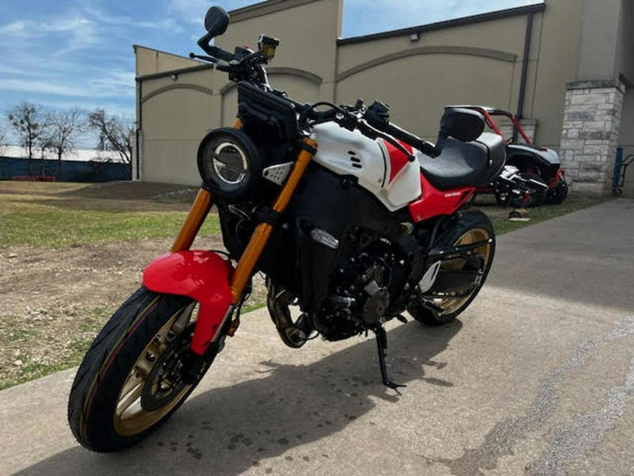 2026 Yamaha XSR900TW