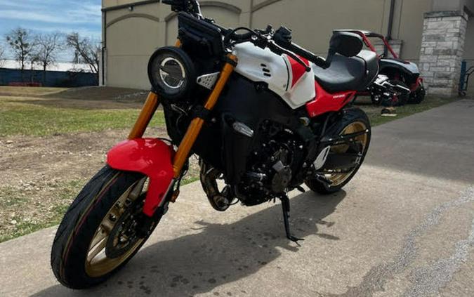 2026 Yamaha XSR900TW