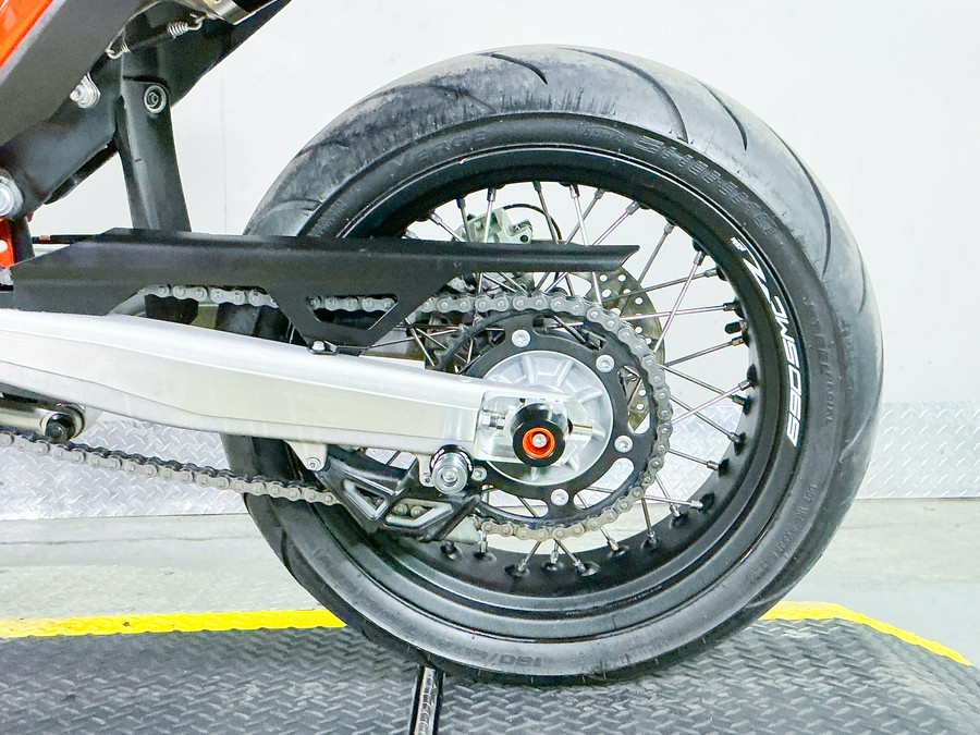 2024 KTM 690 SMC R