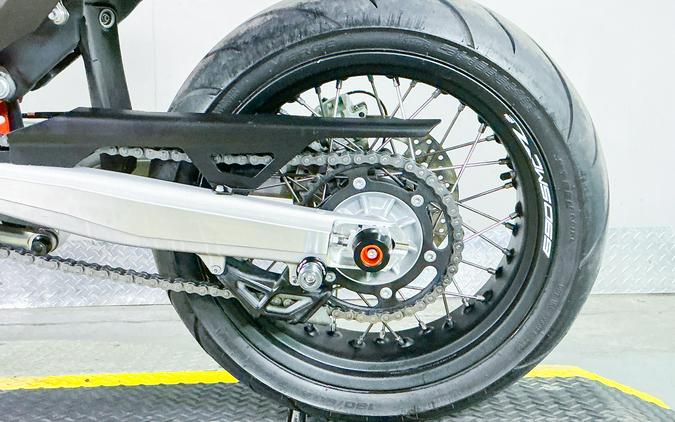 2024 KTM 690 SMC R