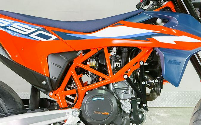 2024 KTM 690 SMC R