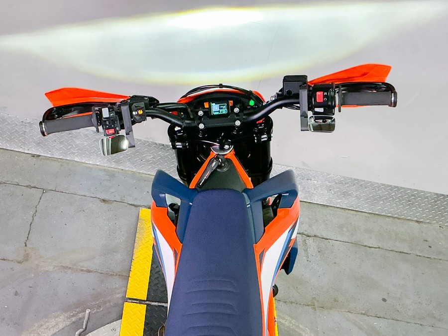 2024 KTM 690 SMC R