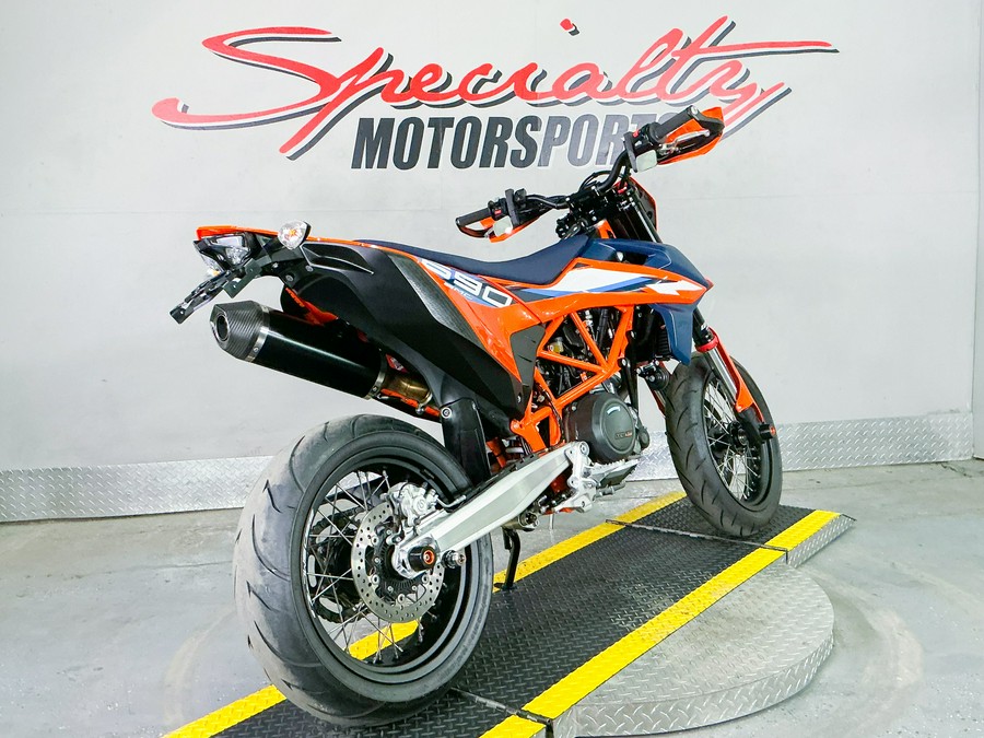 2024 KTM 690 SMC R