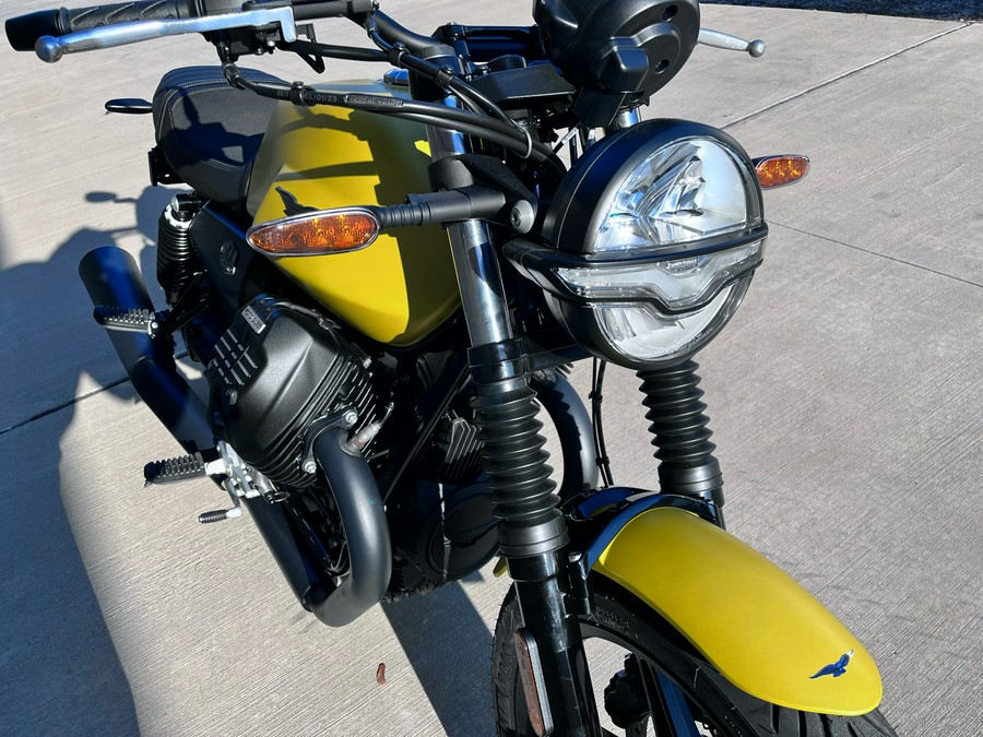 2023 Moto Guzzi V7 Stone