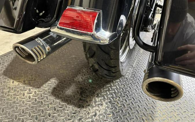 2017 Harley-Davidson® FLSTC - Heritage Softail® Classic