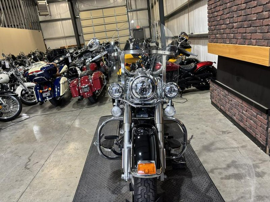 2017 Harley-Davidson® FLSTC - Heritage Softail® Classic