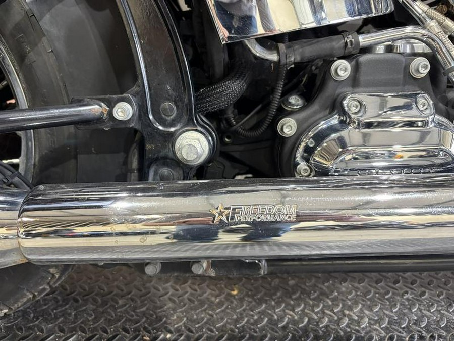 2017 Harley-Davidson® FLSTC - Heritage Softail® Classic