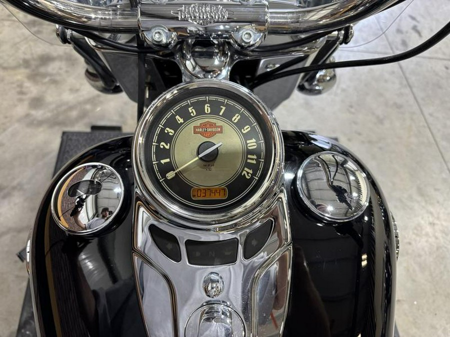 2017 Harley-Davidson® FLSTC - Heritage Softail® Classic