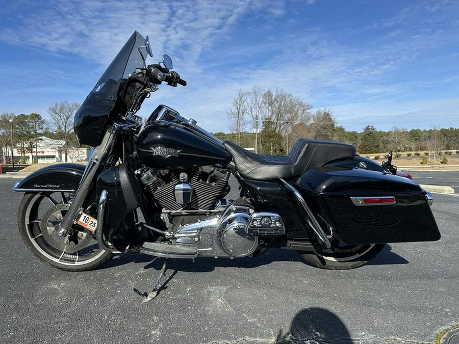 2012 Harley-Davidson® FLHRC - Road King® Classic
