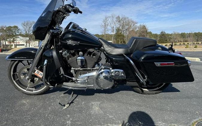 2012 Harley-Davidson® FLHRC - Road King® Classic