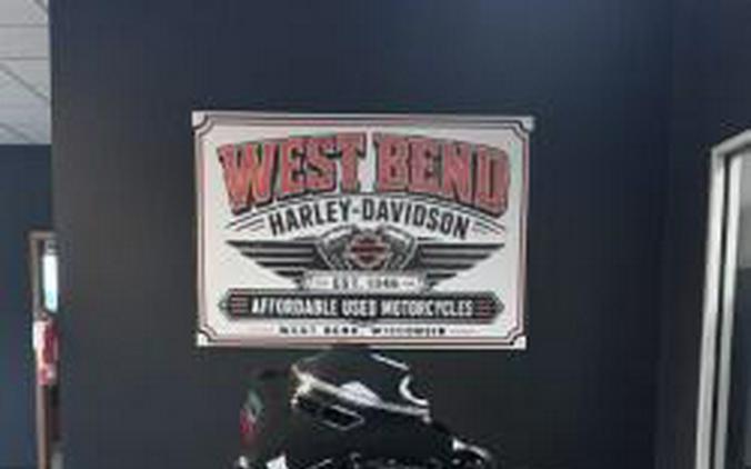 2017 Harley-Davidson CVO Street Glide Starfire Black/Atomic Red with Contrast Chrome Aggressor Wh