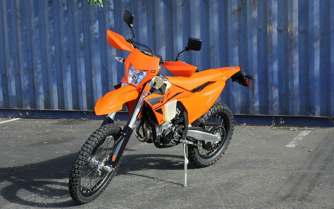 2025 KTM 500 EXC-F Six Days First Look [Fast Facts; 15 Photos]