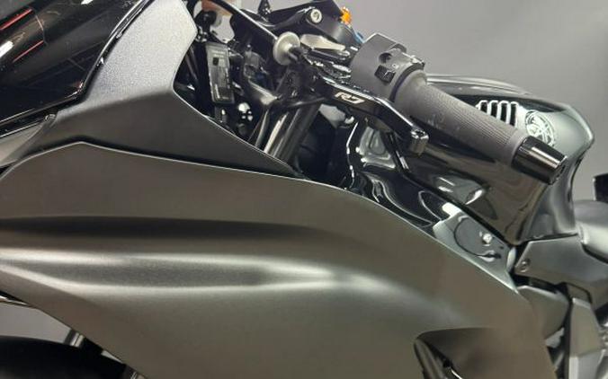 2025 YAMAHA R7