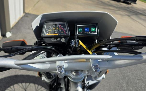 2027 Yamaha TW 200