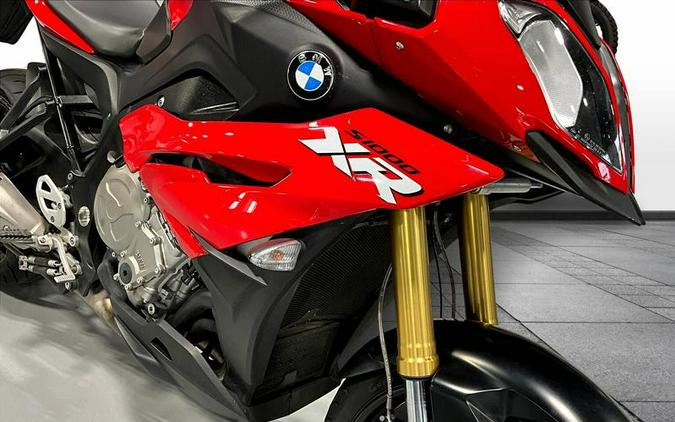 2016 BMW S 1000 XR Light White / Granite Grey Metallic / Racing Red