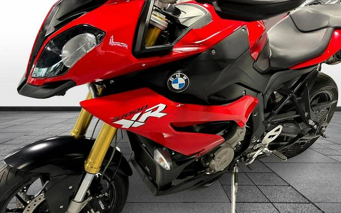 2016 BMW S 1000 XR Light White / Granite Grey Metallic / Racing Red