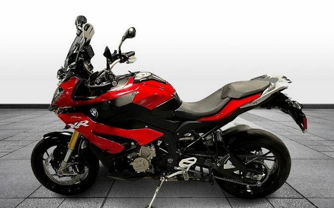 2016 BMW S 1000 XR Light White / Granite Grey Metallic / Racing Red