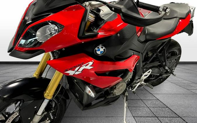 2016 BMW S 1000 XR Light White / Granite Grey Metallic / Racing Red