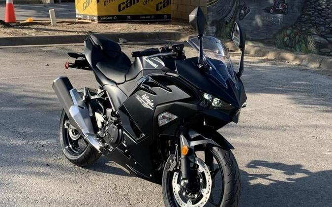 2026 Kawasaki Ninja® 500 ABS Metallic Flat Spark Black